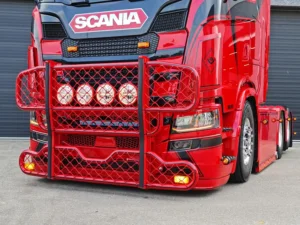 Dubbelbrander met oranje lamp glas gemonteerd op een Scania Next Gen vrachtwagen - voor 12 en 24 volt gebruik - EAN: 6090441519531