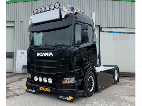 LED lichtbak gemonteerd op een Scania Next Gen - gemaakt door HJ truck repairs uit Brakel - EAN: 6438203003568