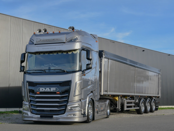 DAF vrachtwagen met Dark Knight verlichting - EAN: 7323030186852