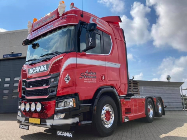 ADL00869 - full LED verstraler op Scania Next Gen vrachtwagen zonder stadslicht