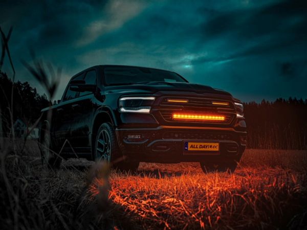 Strands Dodge Ram 1500 mit LED Stange.