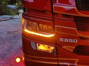 MTRS Scania Next Gen LED Tagfahrlicht ORANGE – passend für Scania LKW mit LED Paket – Matronics Nummer 240840 – EAN: 7448155842831