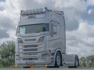 Scania Next Gen LKW mit DRL-Einheit ORANGE