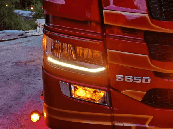 MTRS Scania Next Gen LED dagrijverlichting WARM WIT - geschikt voor Scania vrachtwagen met LED pakket - Matronics nummer 240842 - EAN: 6090433844863