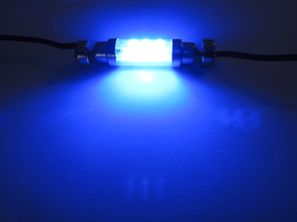 Festoon LED buislamp 24 volt BLAUW - LED interieur lamp die past in een buislamp aansluiting - te monteren in vrachtwagen, trailer en camper als deze op 24volt is aangesloten - LED lamp is voorzien van 6 LED punten - EAN: 7448153441401