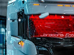 Scania Next Gen vrachtwagen met diverse soorten LED verlichting gemonteerd van het merk Strands - EAN: 7323030191603