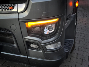 ADL41050 gemonteerd in een Mercedes vrachtwagen koplamp