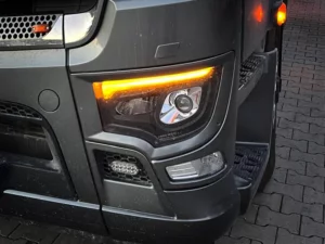 ADL41050 gemonteerd in een Mercedes vrachtwagen koplamp