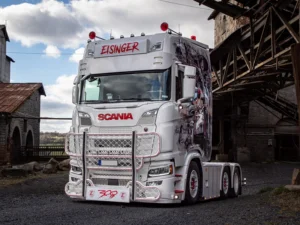 Scania Next Gen vrachtwagen met diverse soorten LED verlichting gemonteerd