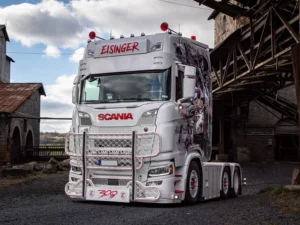 Scania Next Gen-Lkw mit verschiedenen Arten von LED-Beleuchtungen