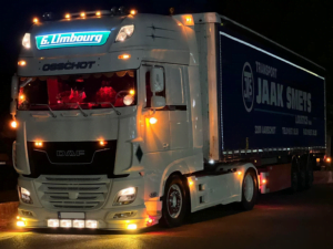 DAF XF vrachtwagen met diverse soorten LED verlichting gemonteerd