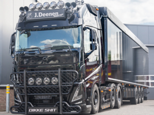 ADL850426 montiert auf einem Volvo FH5 LKW – Standlicht AUS – EAN: 7323030001650