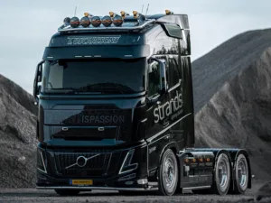 Volvo FH Aero met diverse soorten LED verlichting van Strands gemonteerd