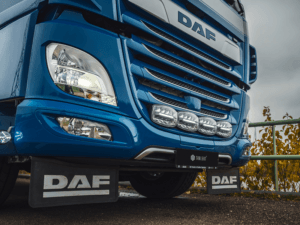 DAF CF truck with 4 LED lamps mounted in the front grille - EAN: 8720364581015